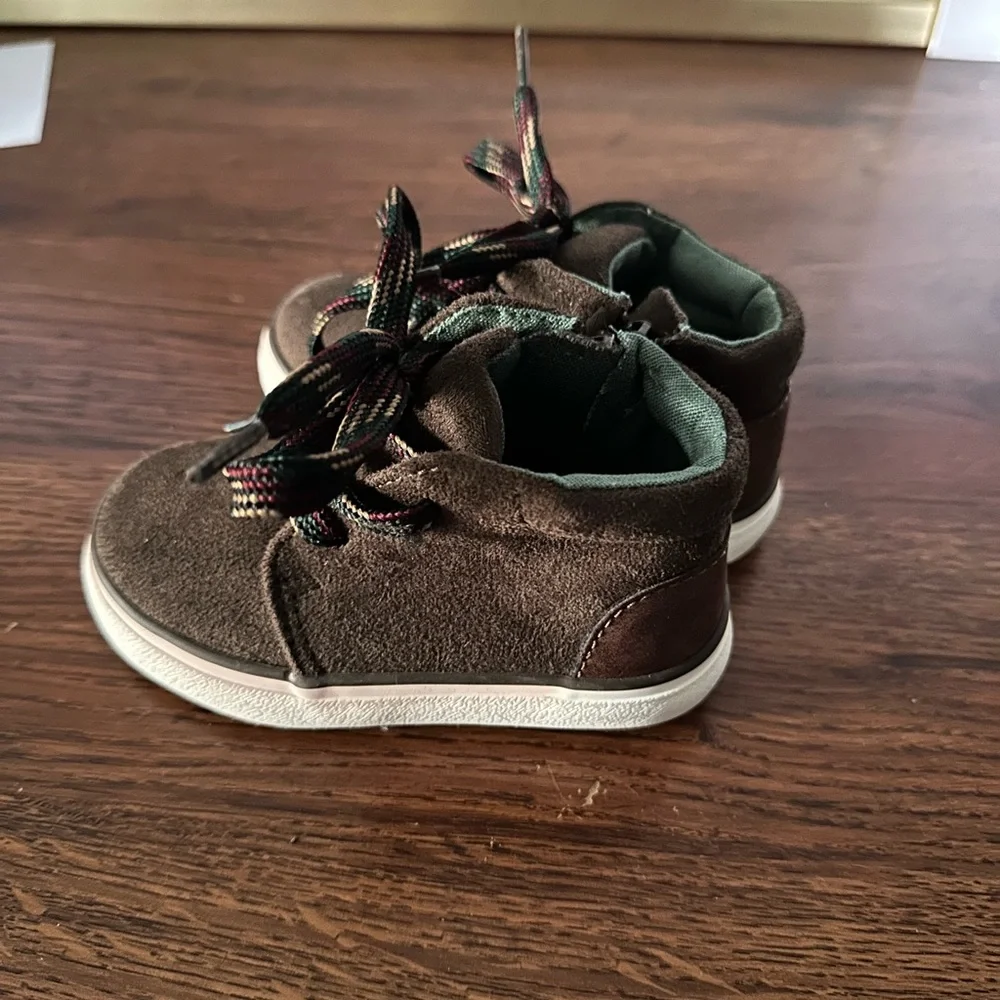 Cat & Jack Brown Suede Kids Shoes with Colorful Laces